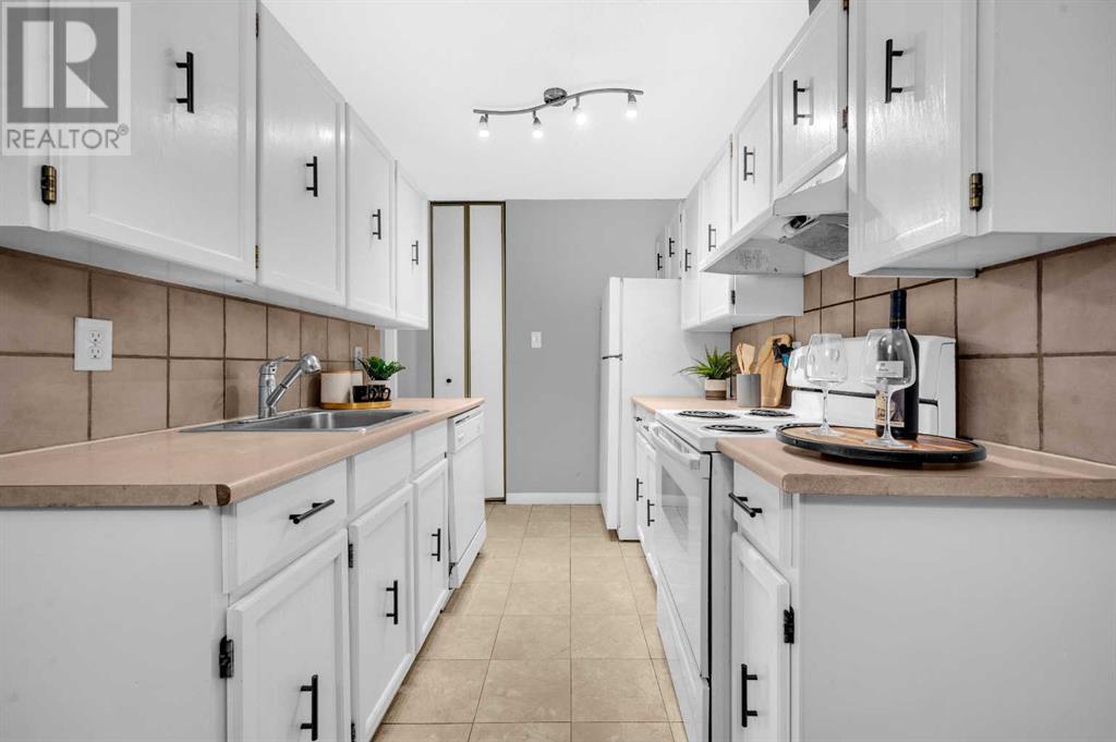 Single Family House for Sale in    Avenue SW Windsor Park Calgary 