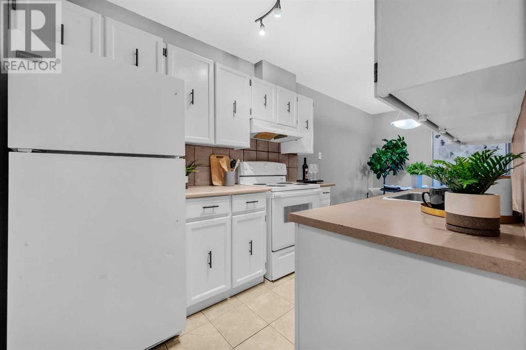 Single Family House for Sale in    Avenue SW Windsor Park Calgary 