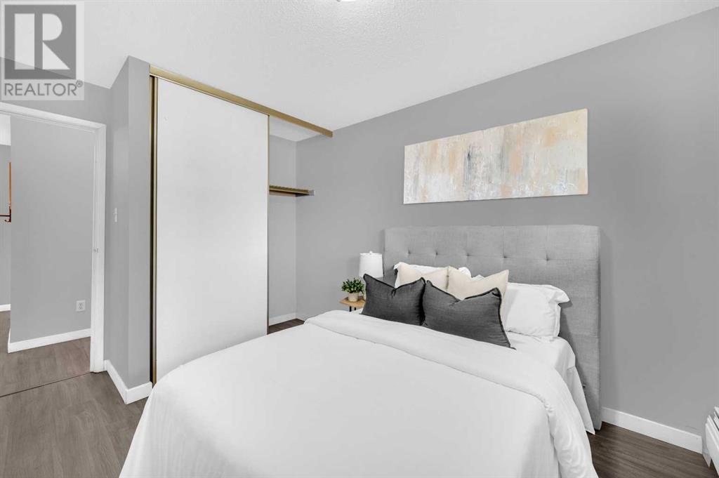 Single Family House for Sale in    Avenue SW Windsor Park Calgary 