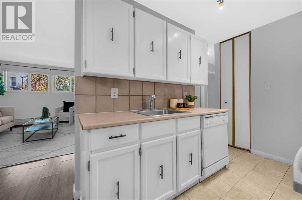 Single Family House for Sale in    Avenue SW Windsor Park Calgary 