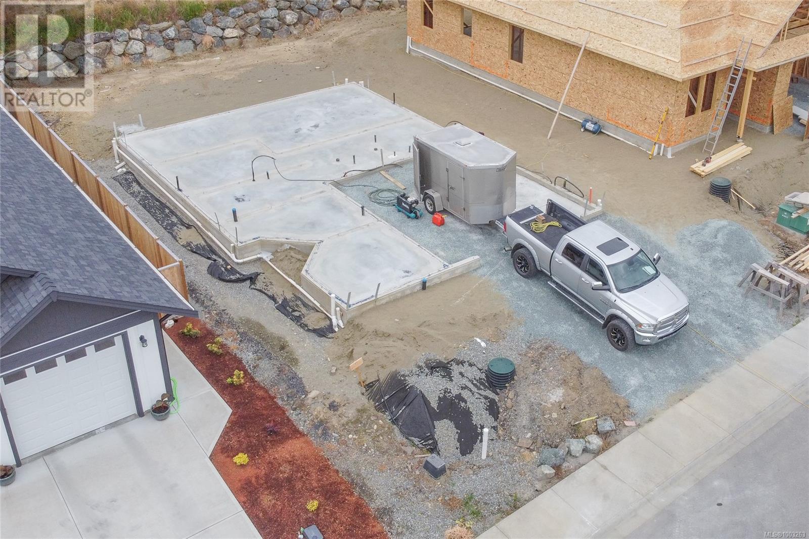 Photo 3 of 2035 Oakhill Pl, Duncan BC