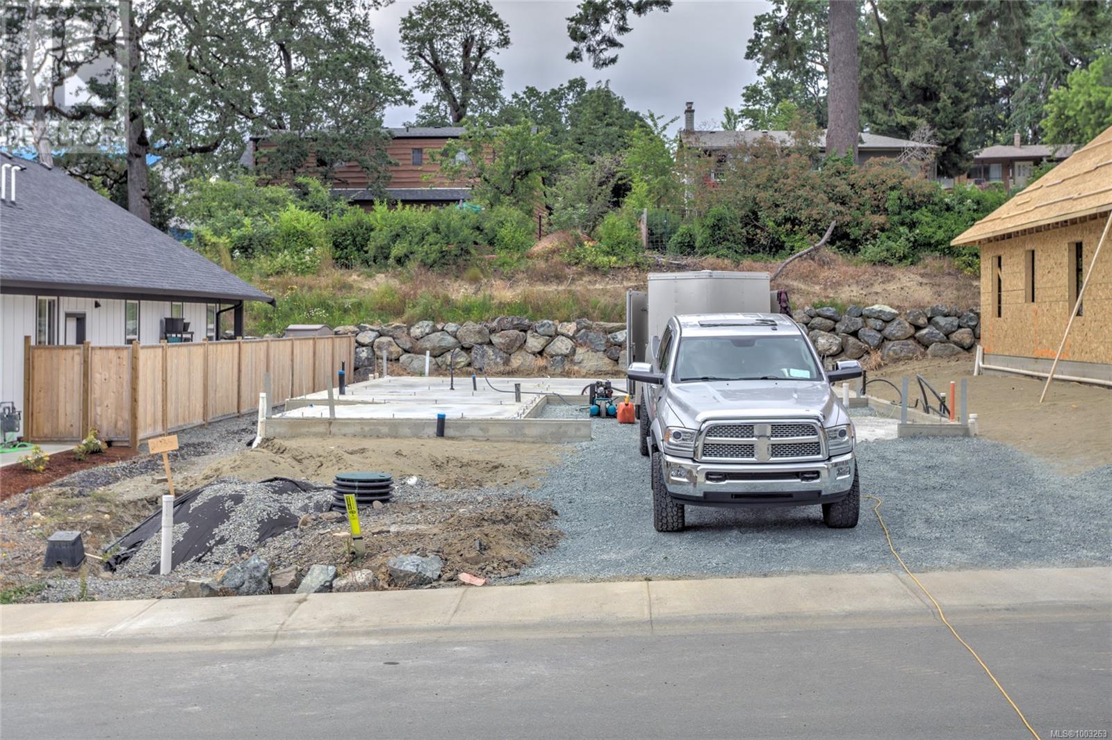 Photo 2 of 2035 Oakhill Pl, Duncan BC