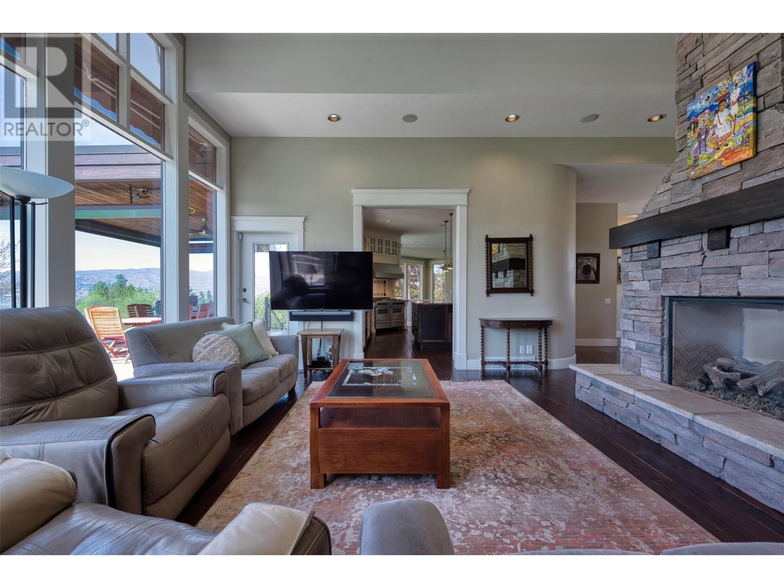 Photo 11 of 1117 Crawford Road, Kelowna BC