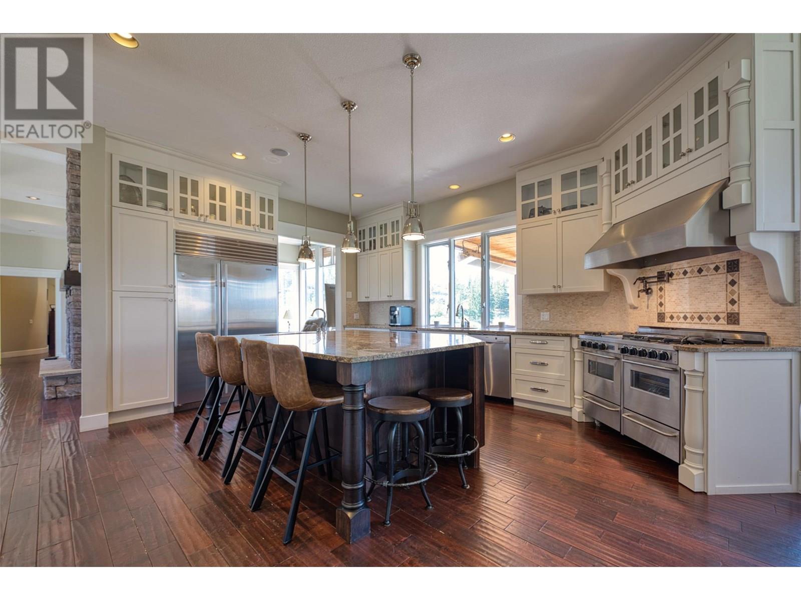 Photo 4 of 1117 Crawford Road, Kelowna BC