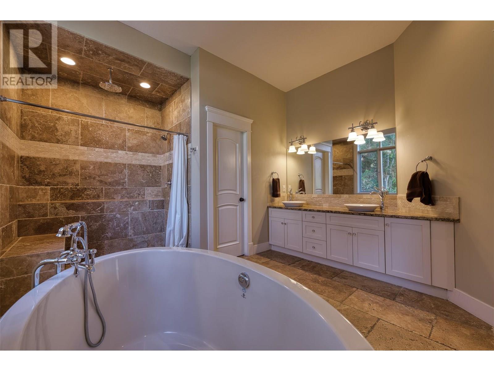 Photo 17 of 1117 Crawford Road, Kelowna BC