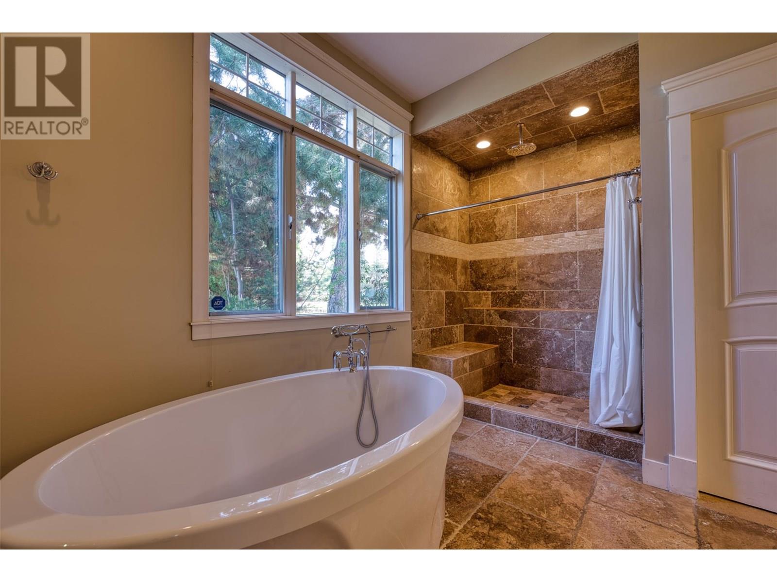 Photo 3 of 1117 Crawford Road, Kelowna BC