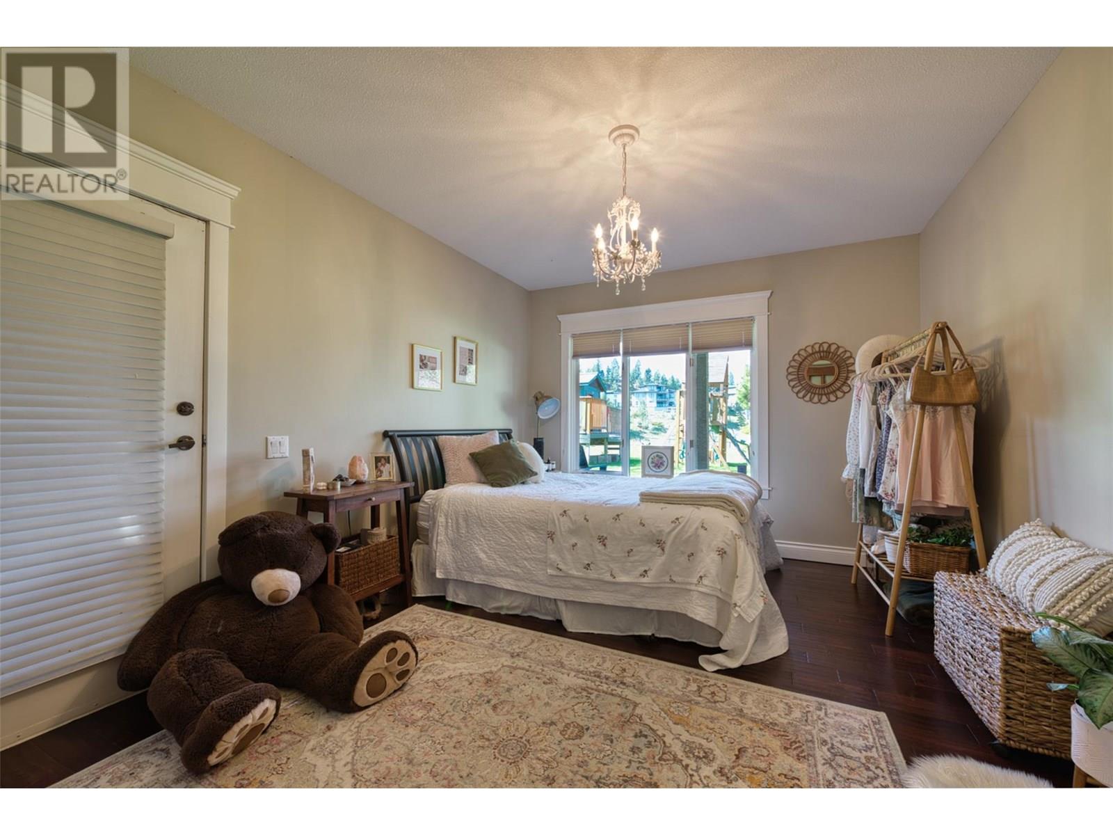 Photo 6 of 1117 Crawford Road, Kelowna BC