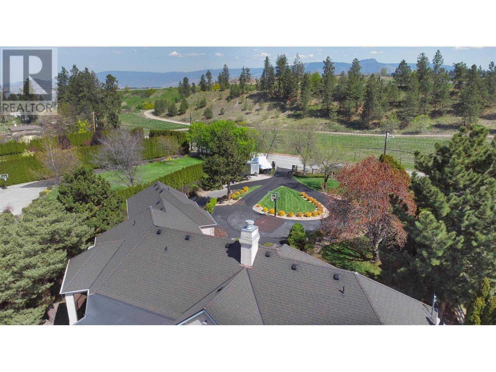 Photo 10 of 1117 Crawford Road, Kelowna BC