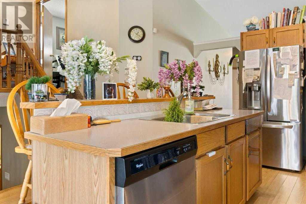 Single Family House 3 Level for Sale in  Somercrest Gardens SW Somerset Calgary 