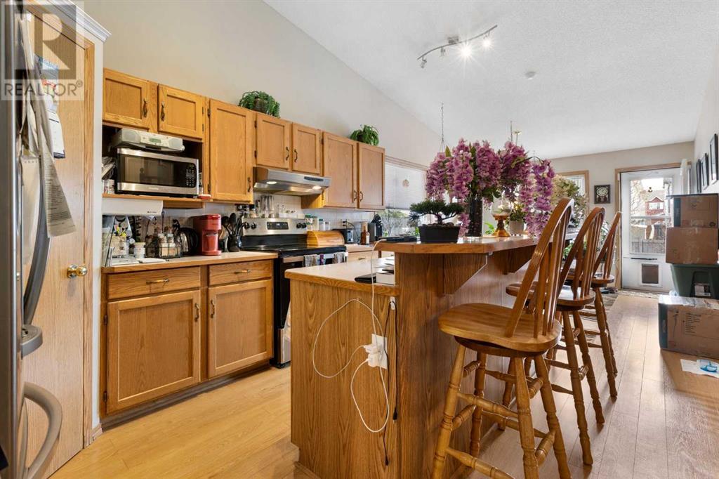 Single Family House 3 Level for Sale in  Somercrest Gardens SW Somerset Calgary 