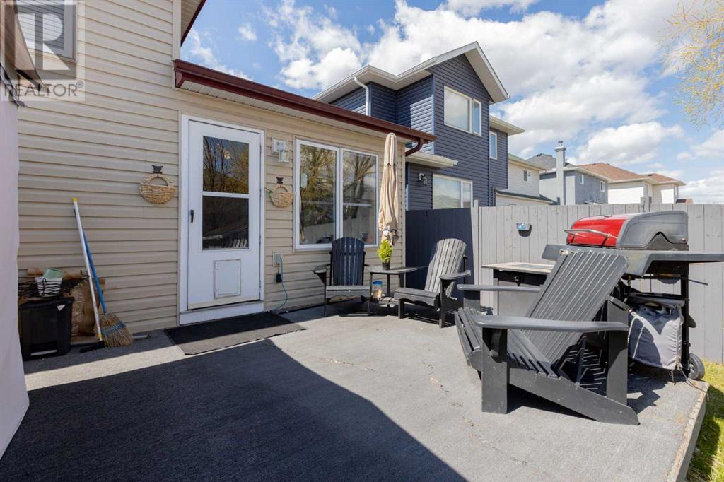 Single Family House 3 Level for Sale in  Somercrest Gardens SW Somerset Calgary 