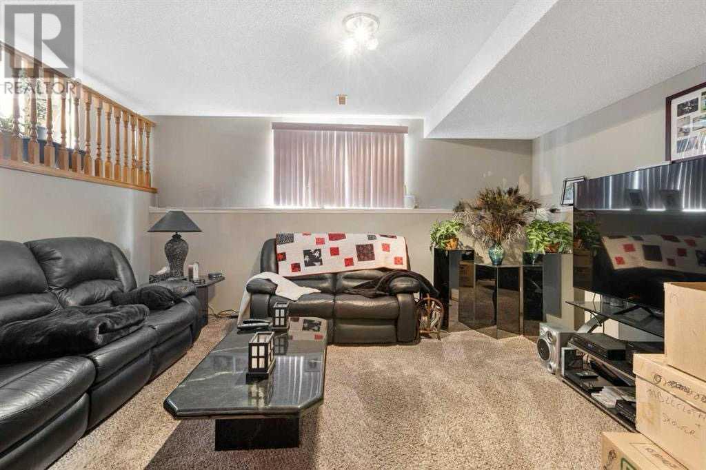 Single Family House 3 Level for Sale in  Somercrest Gardens SW Somerset Calgary 