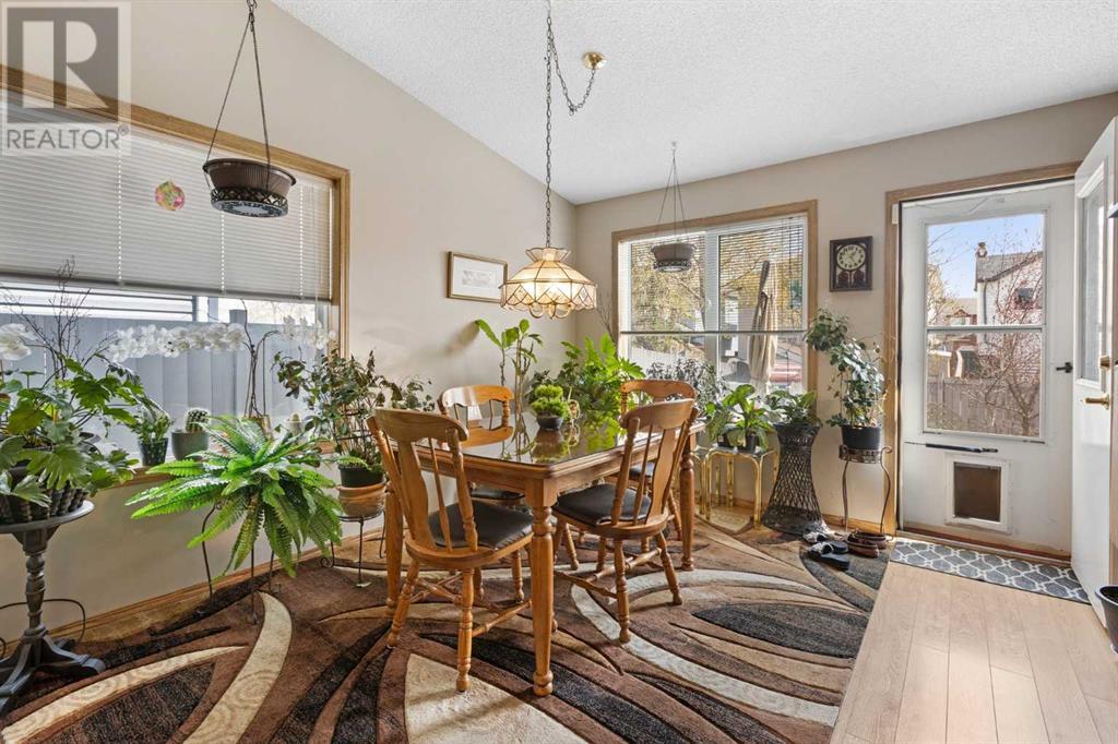 Single Family House 3 Level for Sale in  Somercrest Gardens SW Somerset Calgary 