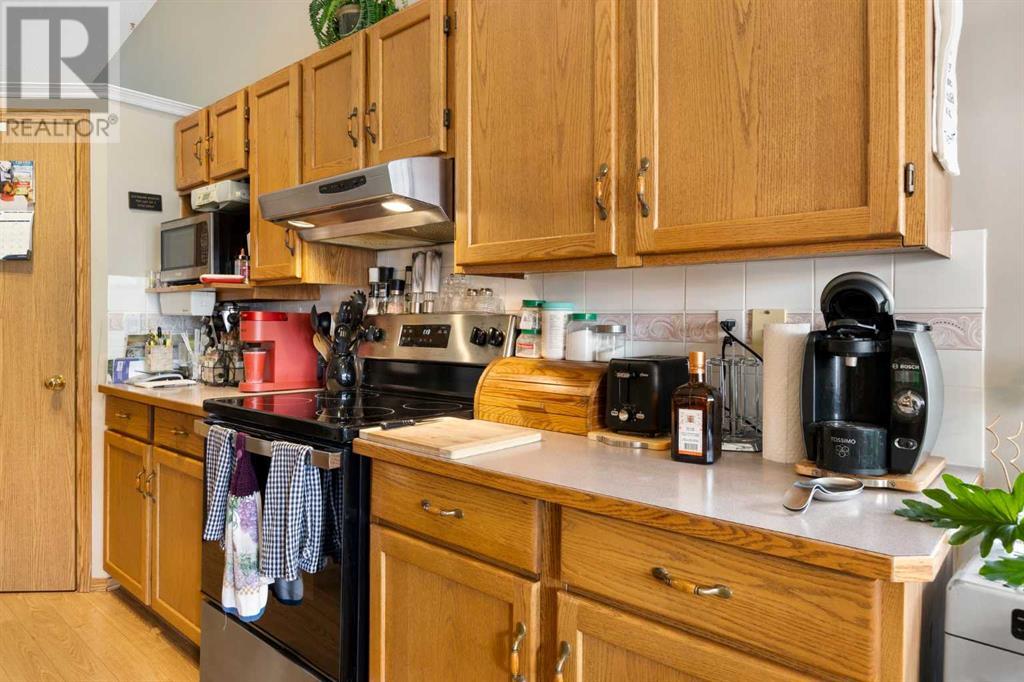 Single Family House 3 Level for Sale in  Somercrest Gardens SW Somerset Calgary 