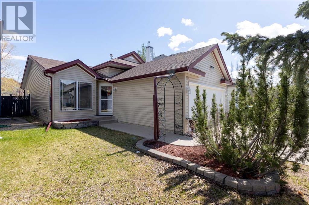 Single Family House 3 Level for Sale in  Somercrest Gardens SW Somerset Calgary 