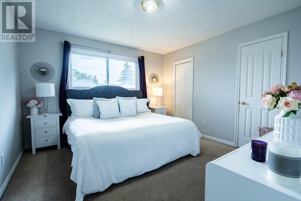 Single Family House Bungalow for Sale in  Rundleridge Road NE Rundle Calgary 