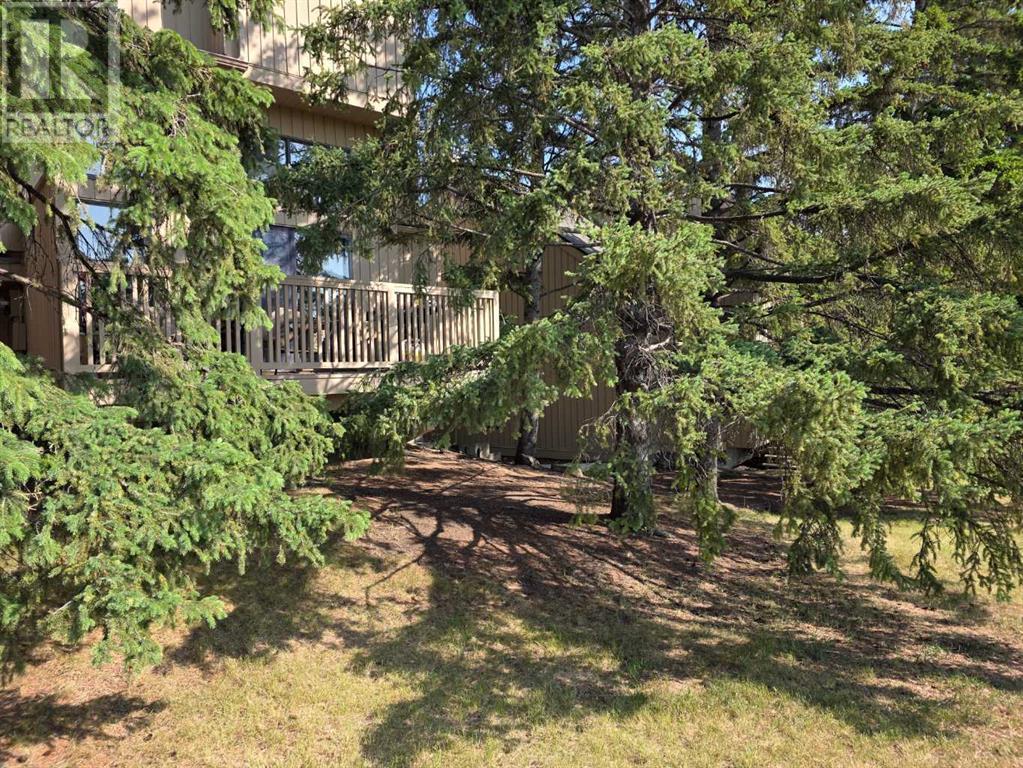 Single Family House 4 Level for Sale in   Beacham Way NW Beddington Heights Calgary 