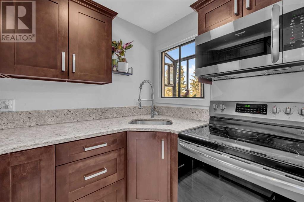 Single Family House 4 Level for Sale in   Beacham Way NW Beddington Heights Calgary 