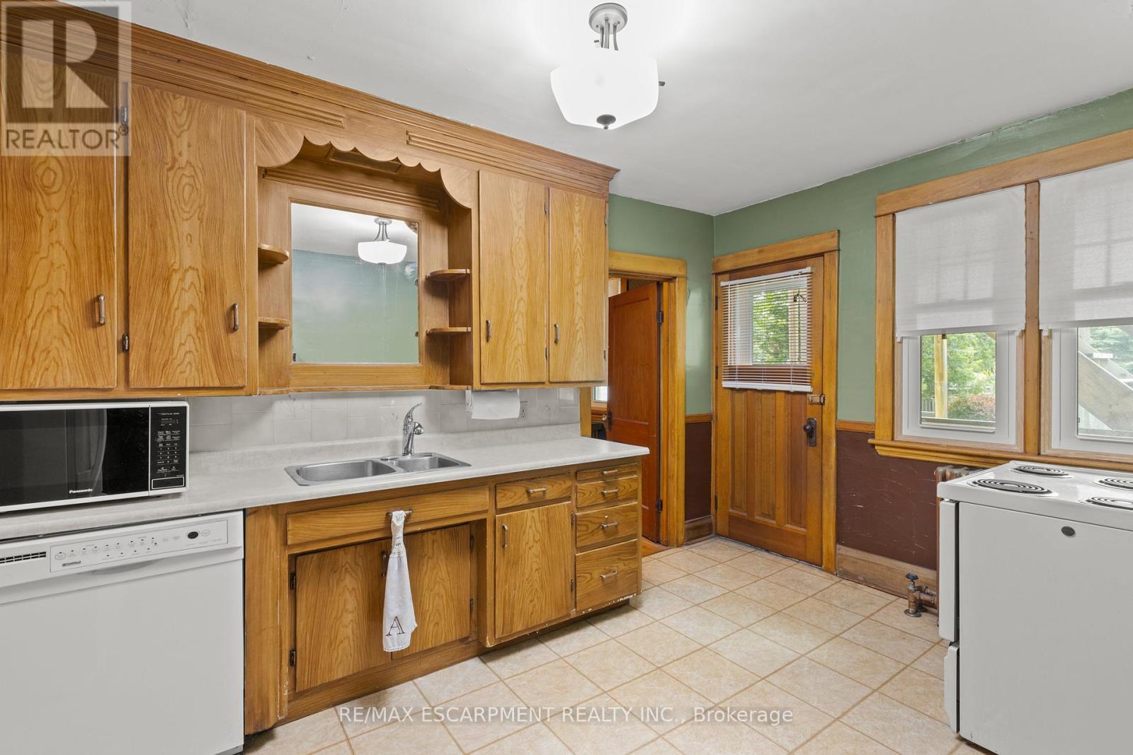 Photo 25 of 155 Balmoral Avenue S, Hamilton ON