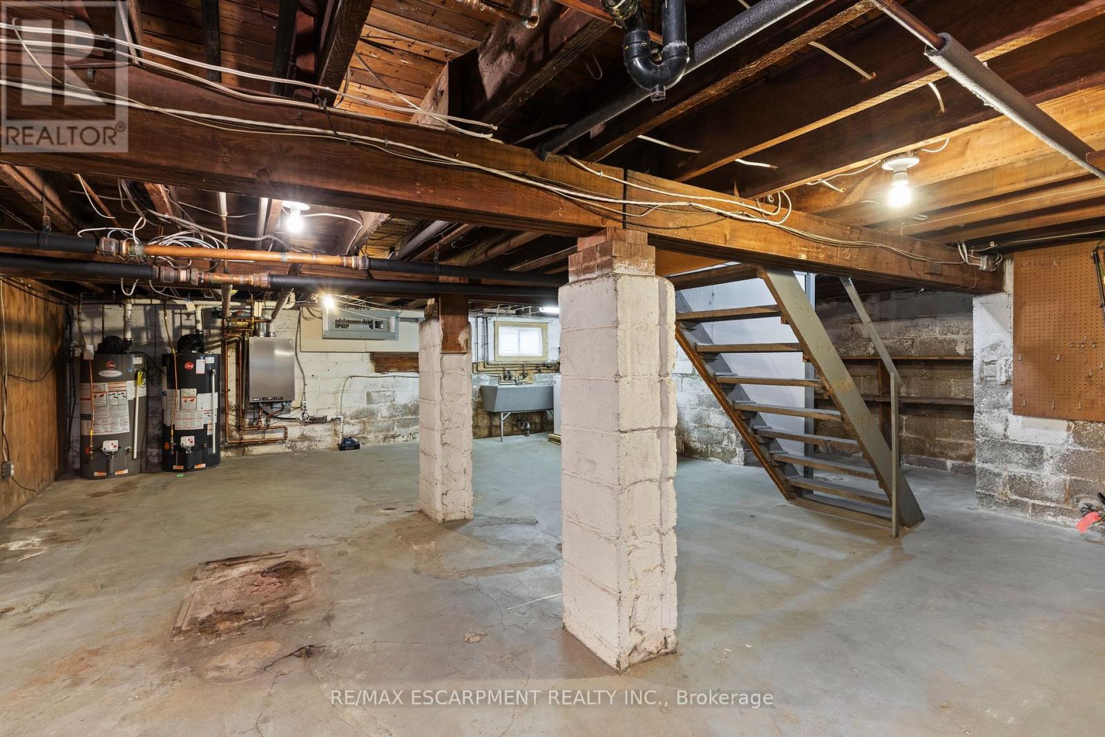 Photo 16 of 155 Balmoral Avenue S, Hamilton ON