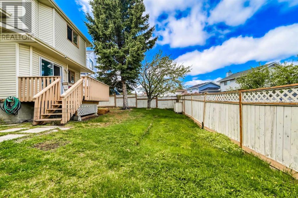 Single Family House 5 Level for Sale in  Sandpiper Way NW Sandstone Valley Calgary 