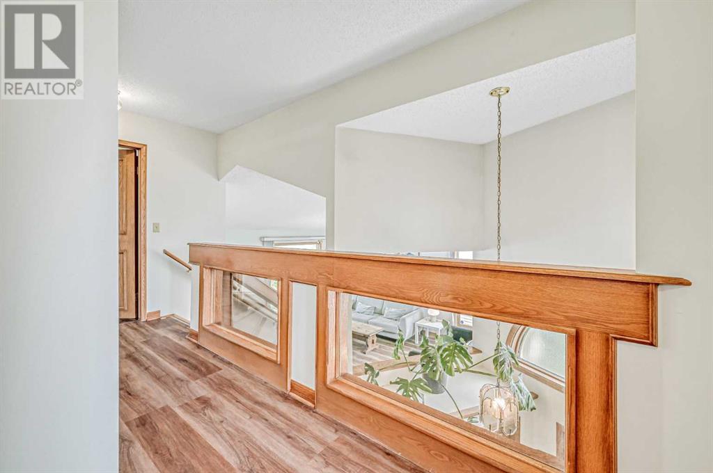 Single Family House 5 Level for Sale in  Sandpiper Way NW Sandstone Valley Calgary 