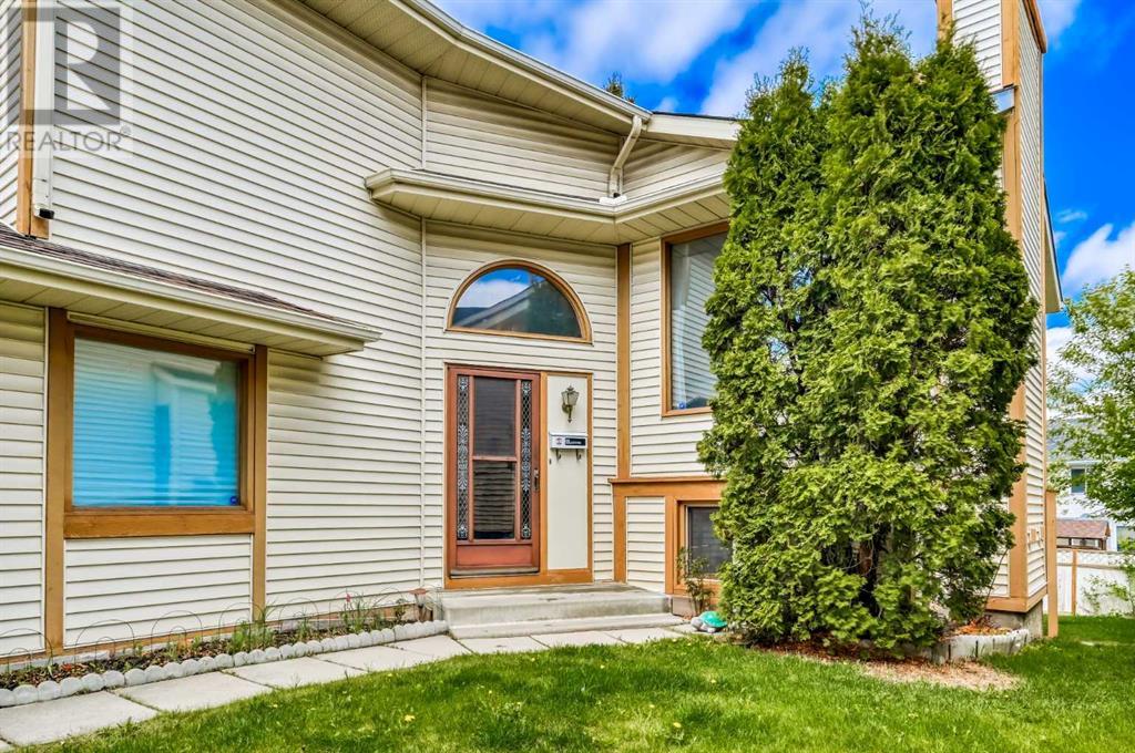 Single Family House 5 Level for Sale in  Sandpiper Way NW Sandstone Valley Calgary 