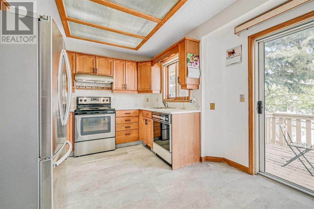 Single Family House 5 Level for Sale in  Sandpiper Way NW Sandstone Valley Calgary 