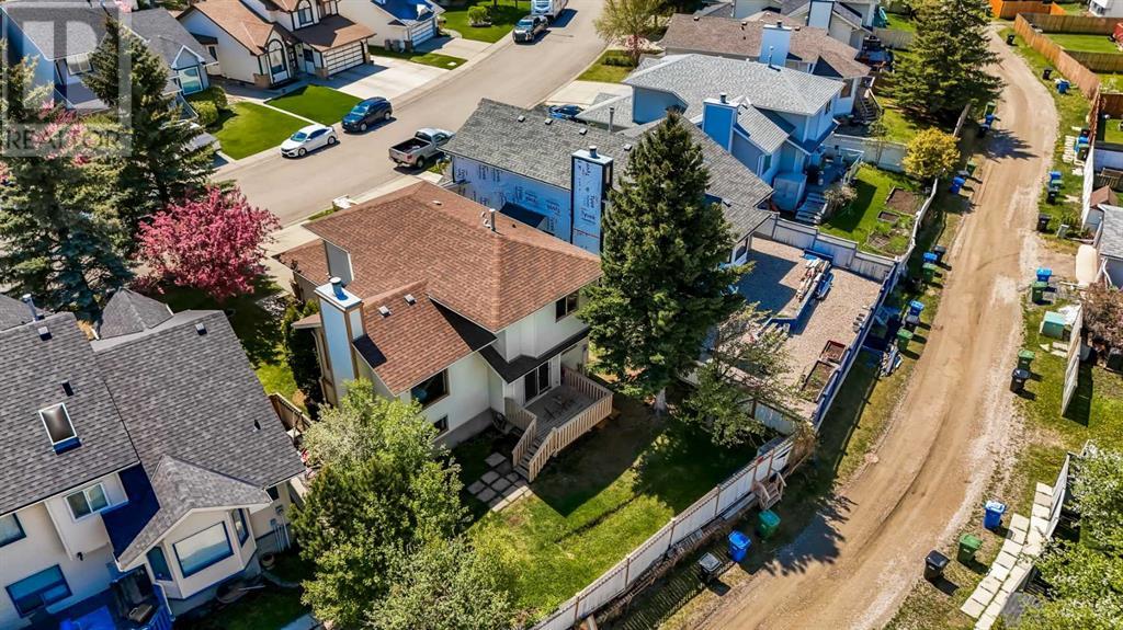 Single Family House 5 Level for Sale in  Sandpiper Way NW Sandstone Valley Calgary 