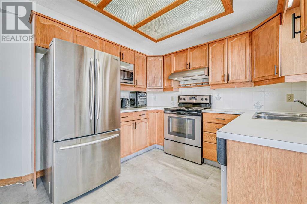 Single Family House 5 Level for Sale in  Sandpiper Way NW Sandstone Valley Calgary 