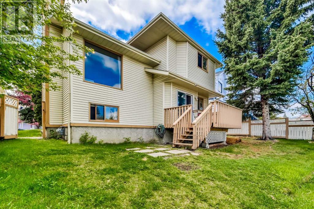 Single Family House 5 Level for Sale in  Sandpiper Way NW Sandstone Valley Calgary 