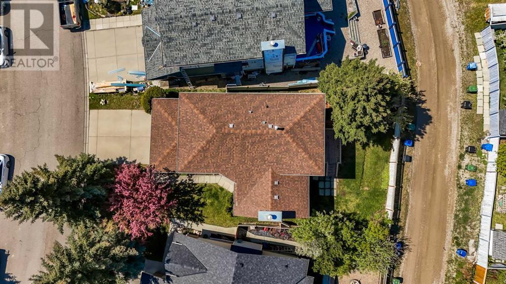 Single Family House 5 Level for Sale in  Sandpiper Way NW Sandstone Valley Calgary 