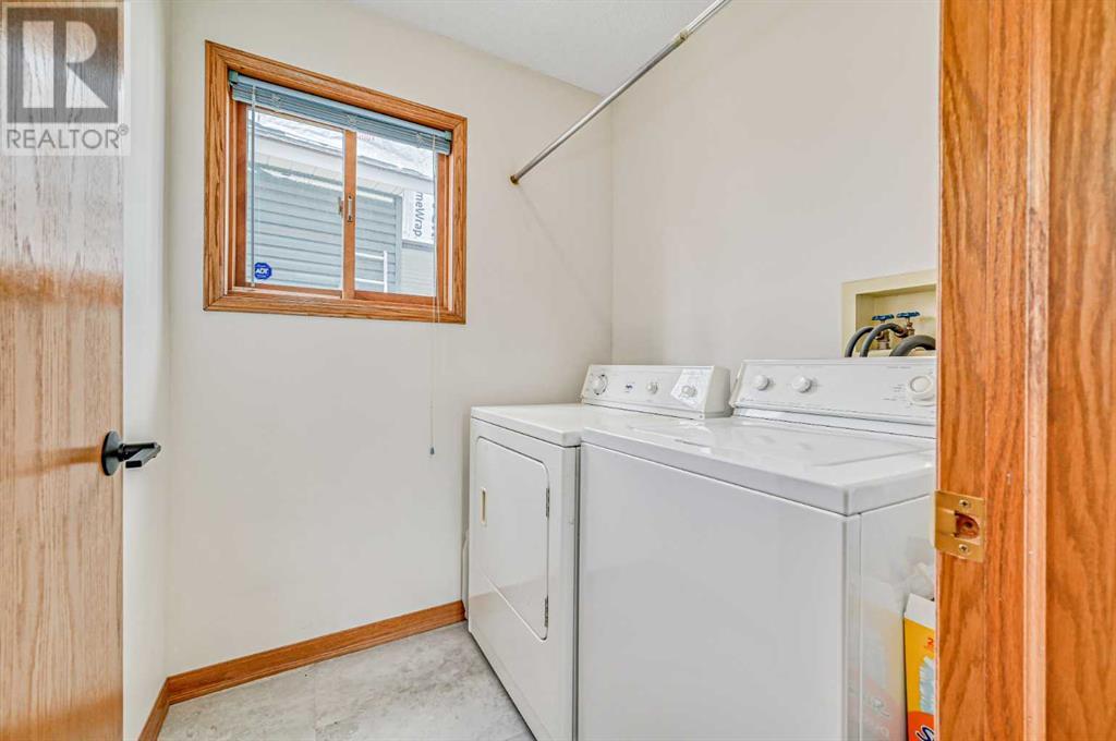 Single Family House 5 Level for Sale in  Sandpiper Way NW Sandstone Valley Calgary 