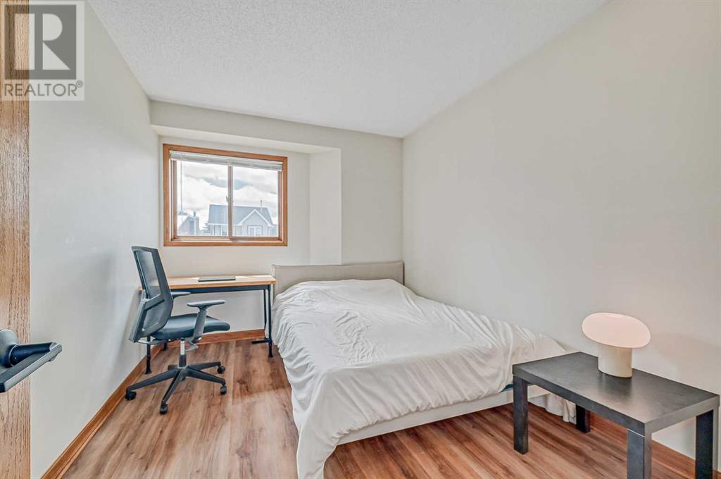 Single Family House 5 Level for Sale in  Sandpiper Way NW Sandstone Valley Calgary 