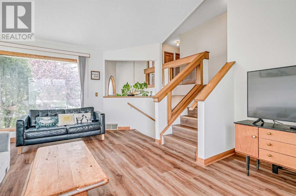 Single Family House 5 Level for Sale in  Sandpiper Way NW Sandstone Valley Calgary 