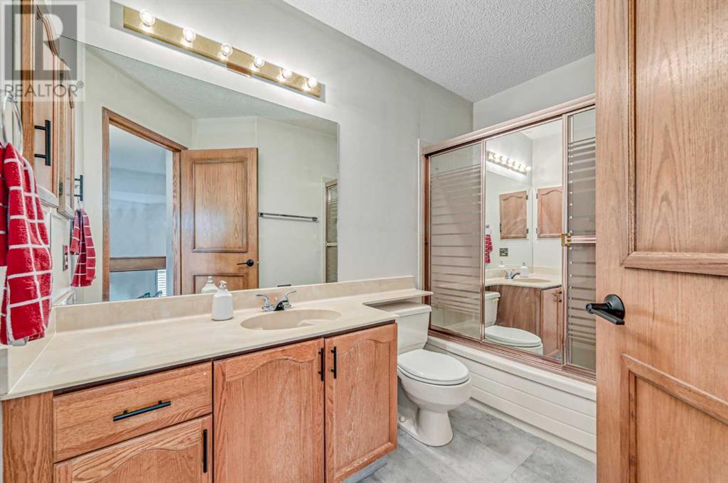 Single Family House 5 Level for Sale in  Sandpiper Way NW Sandstone Valley Calgary 
