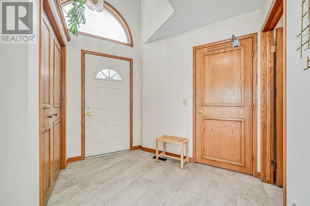 Single Family House 5 Level for Sale in  Sandpiper Way NW Sandstone Valley Calgary 
