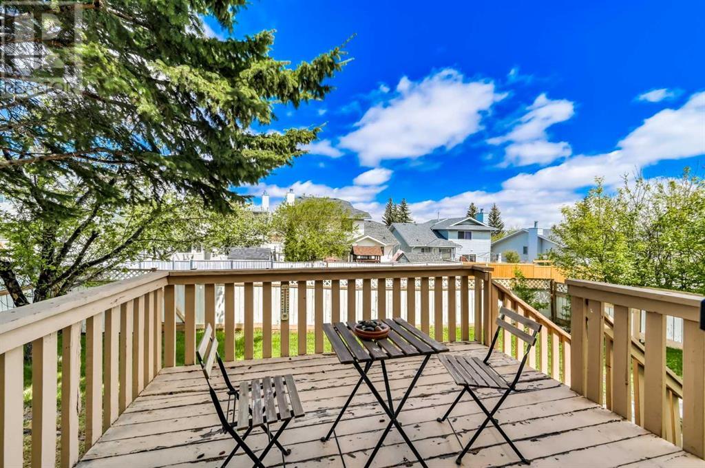 Single Family House 5 Level for Sale in  Sandpiper Way NW Sandstone Valley Calgary 