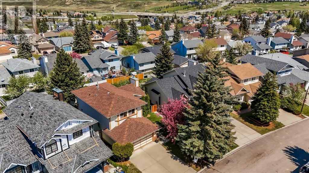 Single Family House 5 Level for Sale in  Sandpiper Way NW Sandstone Valley Calgary 