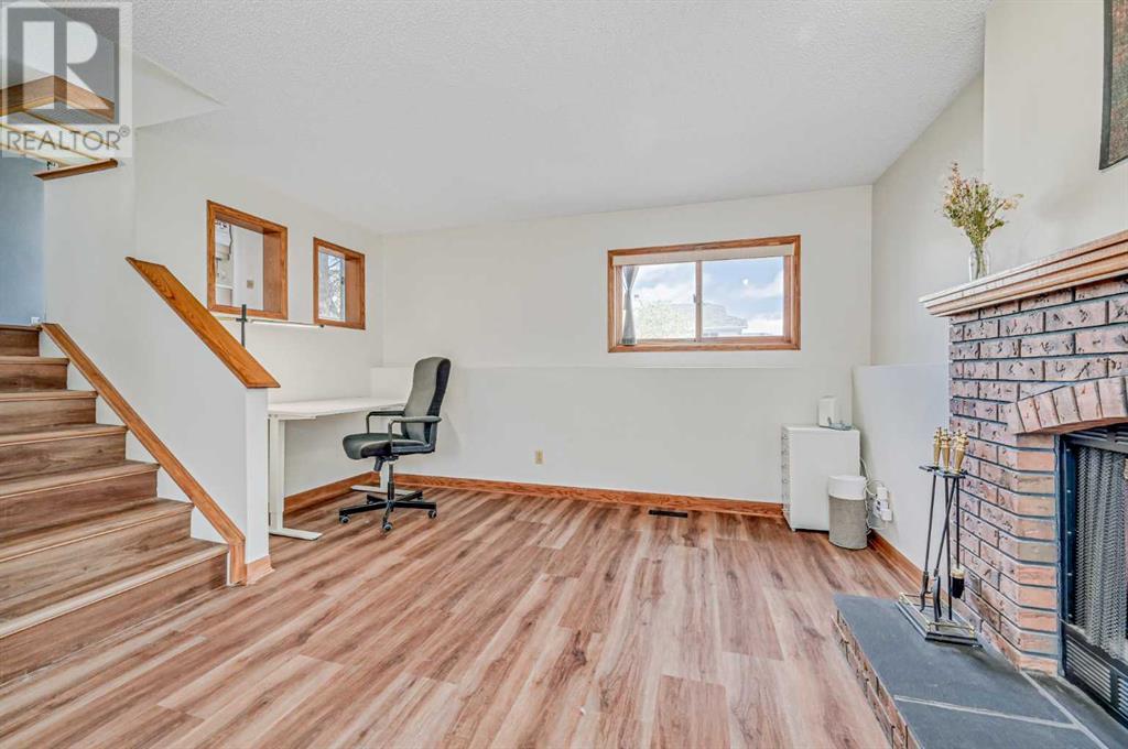 Single Family House 5 Level for Sale in  Sandpiper Way NW Sandstone Valley Calgary 