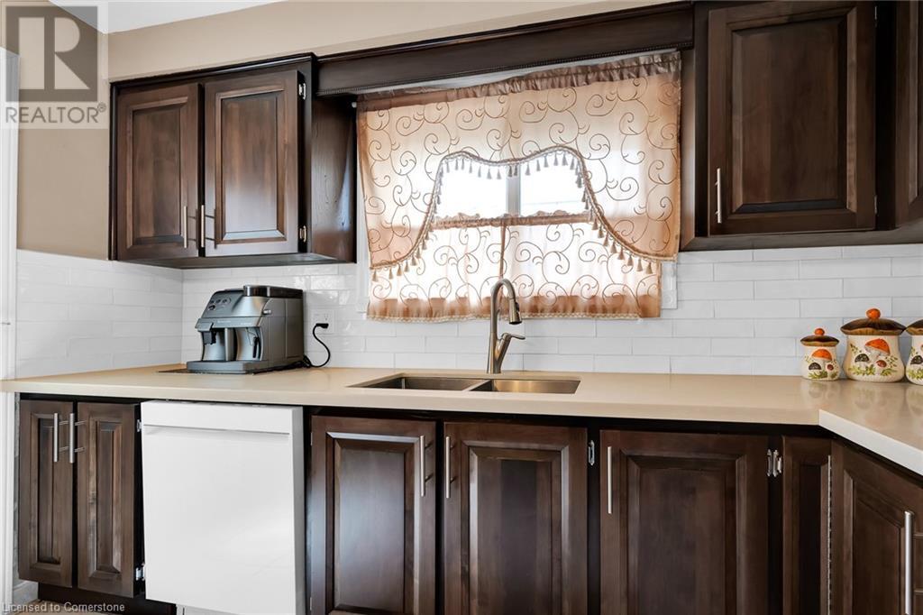 Photo 14 of 11 Algonquin Court, Hamilton ON