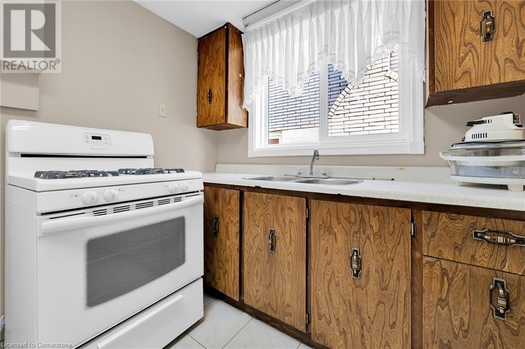 Photo 26 of 11 Algonquin Court, Hamilton ON