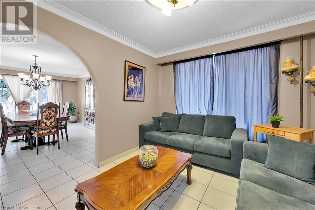 Photo 10 of 11 Algonquin Court, Hamilton ON