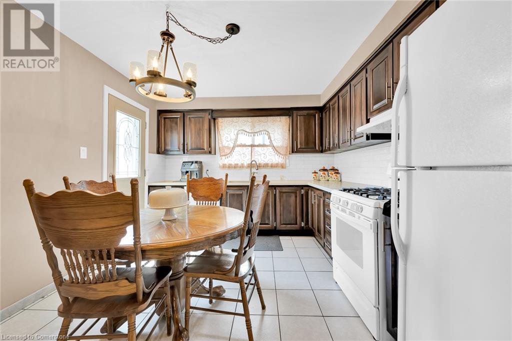 Photo 12 of 11 Algonquin Court, Hamilton ON