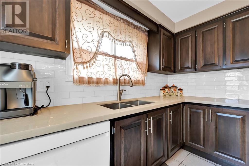 Photo 13 of 11 Algonquin Court, Hamilton ON