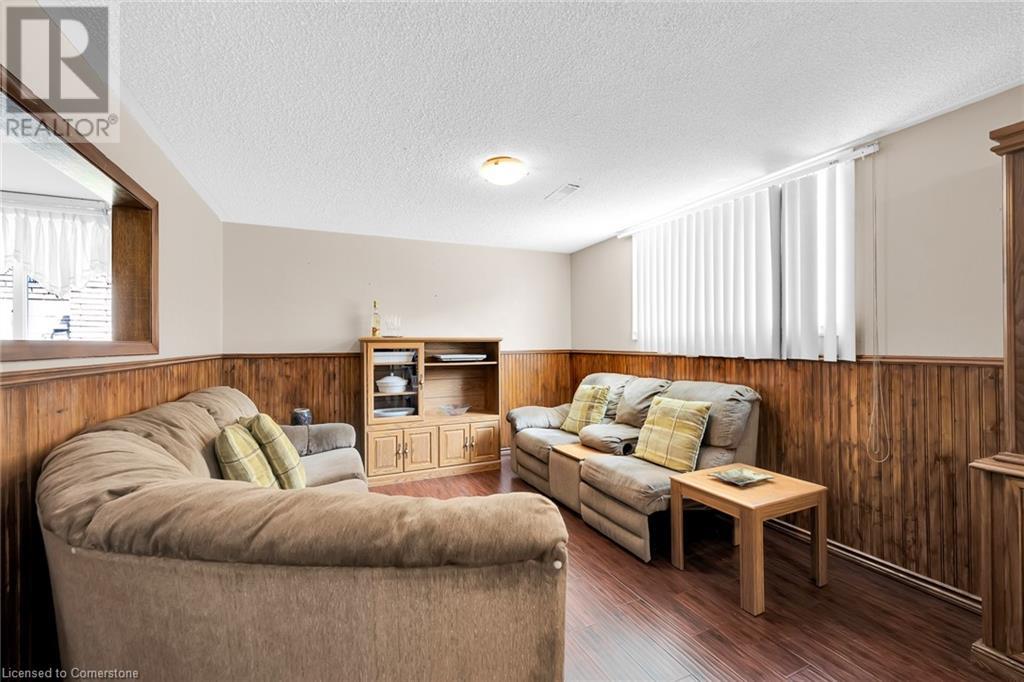 Photo 24 of 11 Algonquin Court, Hamilton ON