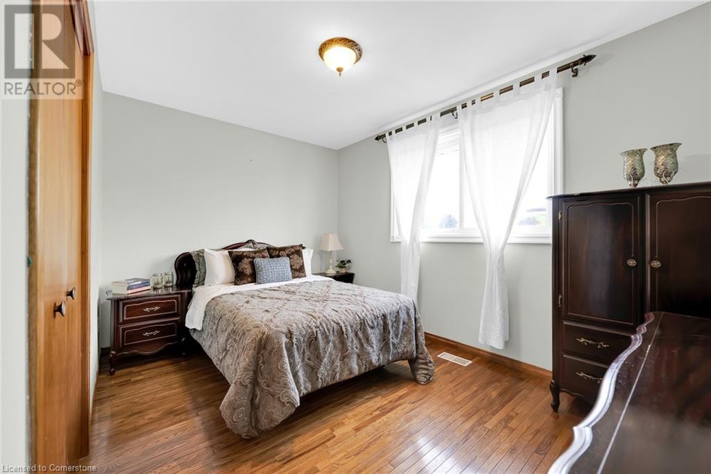 Photo 18 of 11 Algonquin Court, Hamilton ON