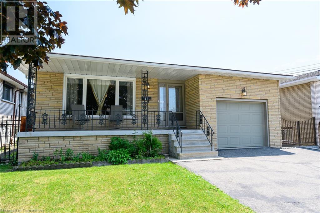 Photo 2 of 11 Algonquin Court, Hamilton ON