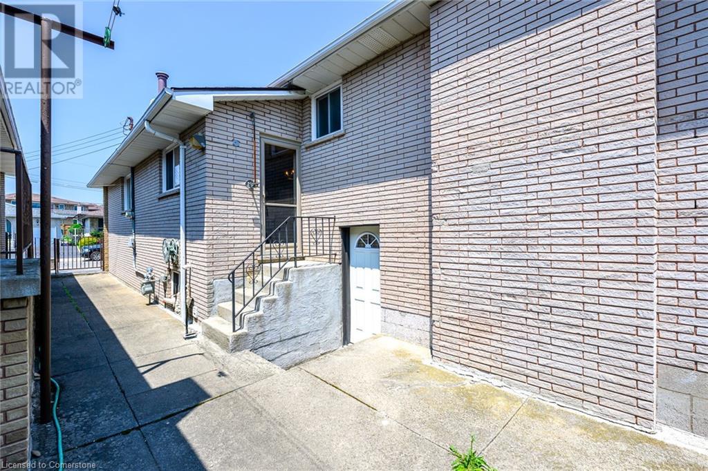 Photo 28 of 11 Algonquin Court, Hamilton ON