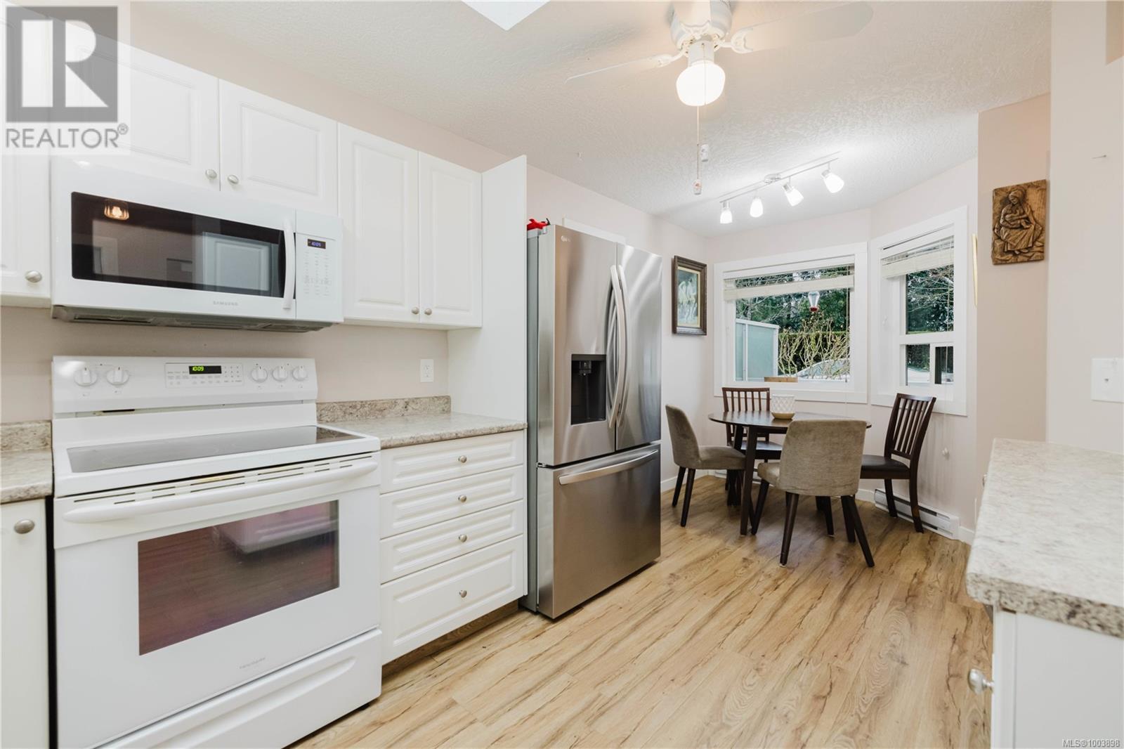 1 3049 Brittany Dr, Colwood